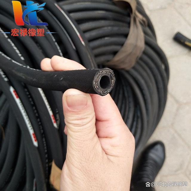 高压胶管总成与钢丝编织排水橡胶管 机械设备液压系统的关键连接件